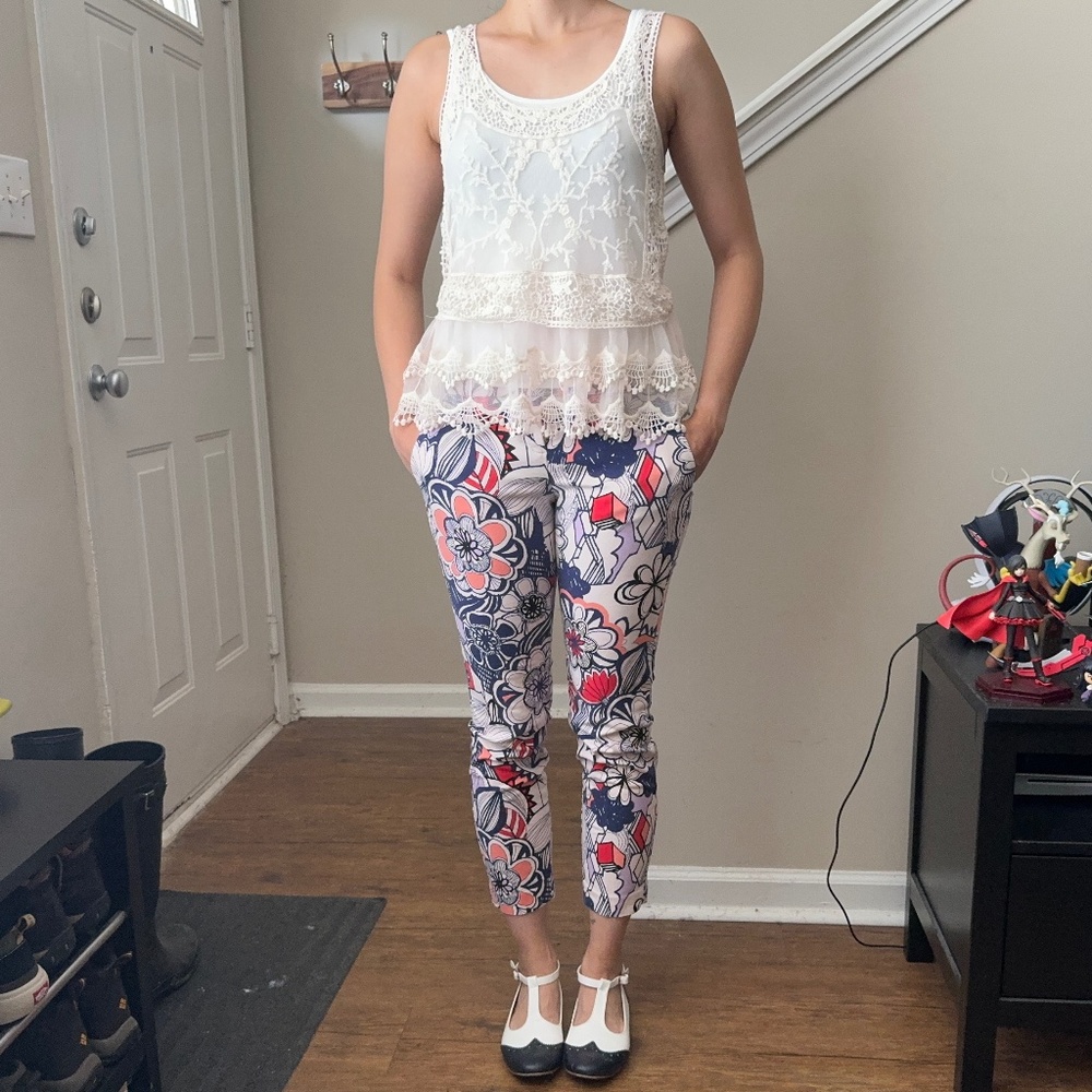 Express Extra Small Lace Crochet Cream Top - Picture 6 of 10